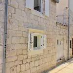 Town House In The Centre Of Historic 特罗吉尔