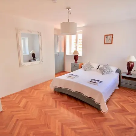 Casa vacanze Town House In The Centre Of Historic Traù